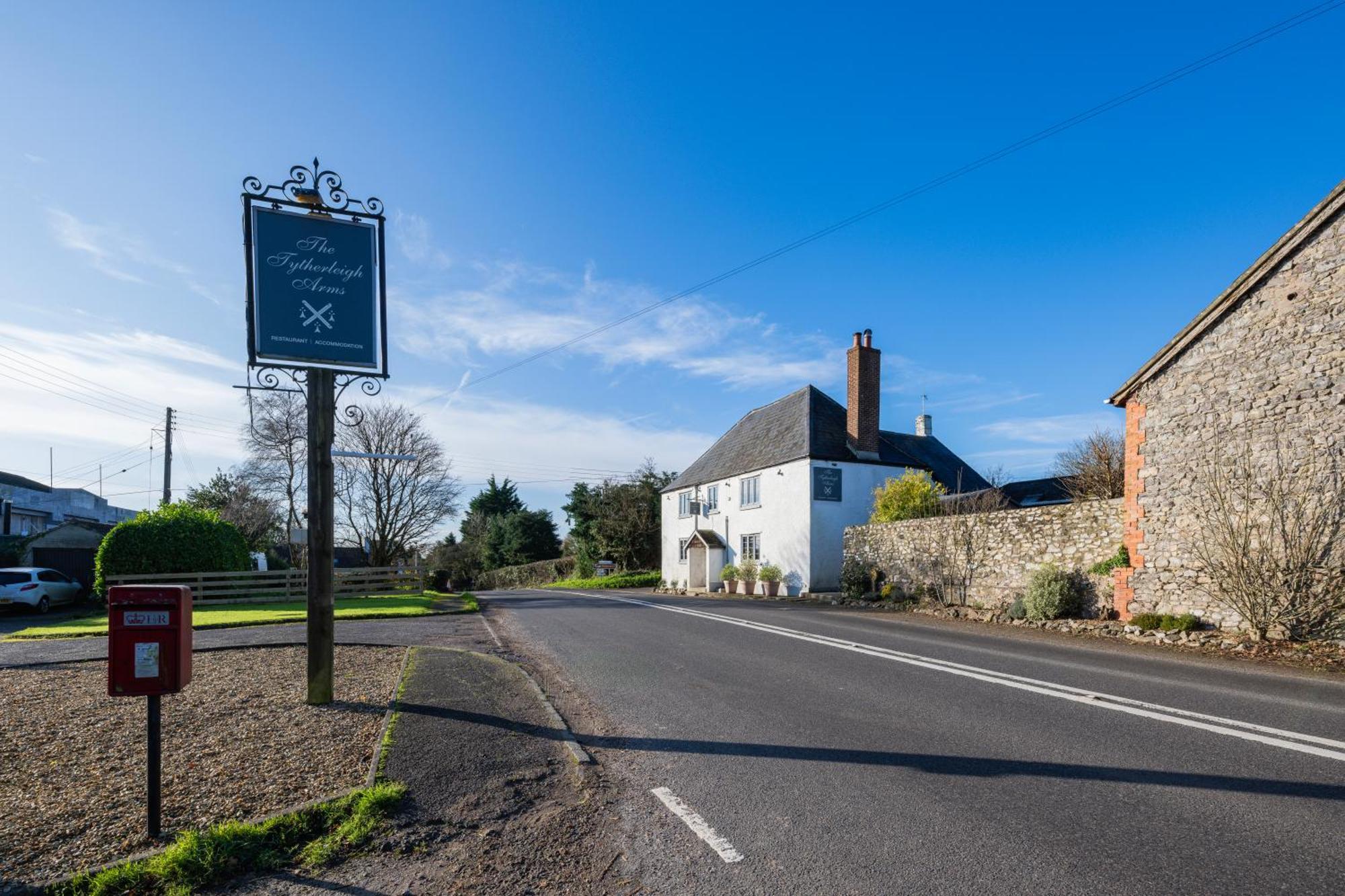 The Tytherleigh Arms Axminster Exterior foto